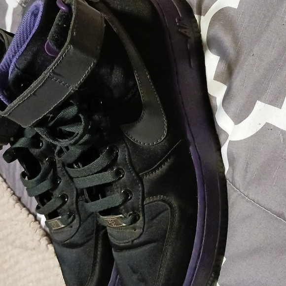 Nike shoes - Picture 1 of 3